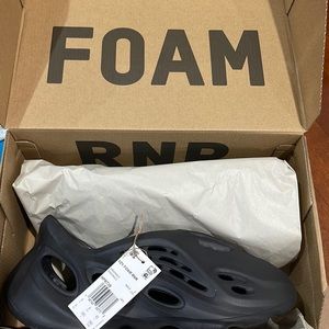 Adidas Foam Runner Onyx Size 8